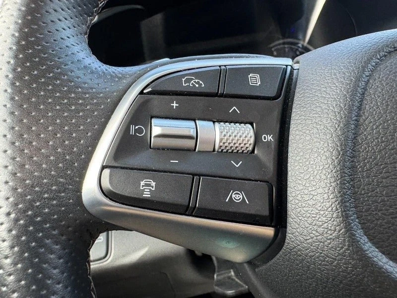 2025 Genesis G70 - Image 12 of 17