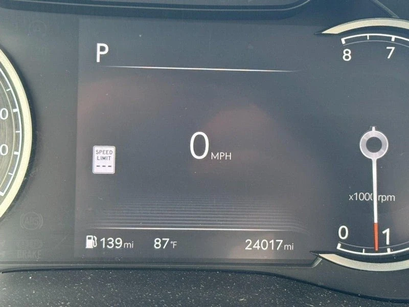 2025 Genesis G70 - Image 14 of 17