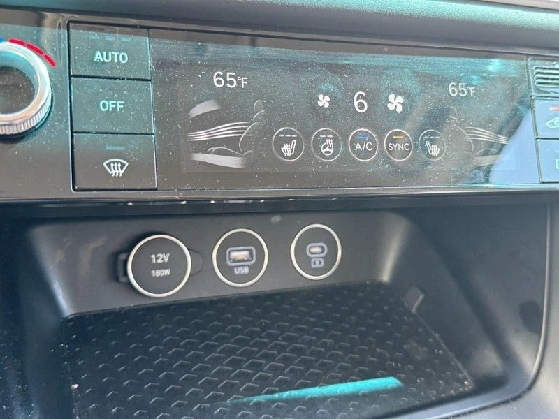 2025 Genesis G70 - Image 16 of 17