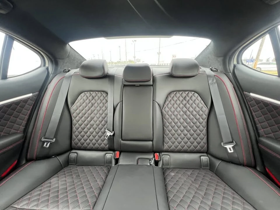 2025 Genesis G70 - Image 14 of 20