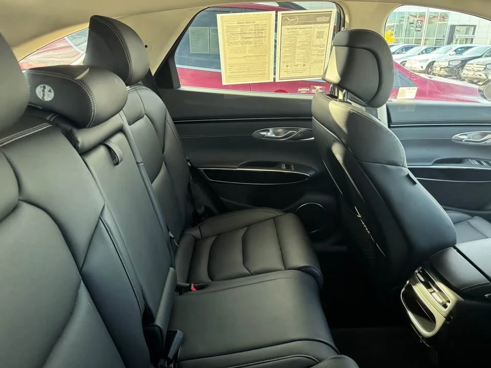 2025 Genesis GV70 - Image 5 of 8