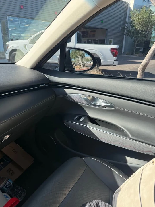 2025 Genesis GV70 - Image 3 of 7