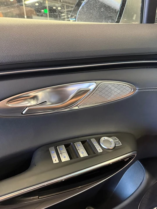 2025 Genesis GV70 - Image 7 of 10