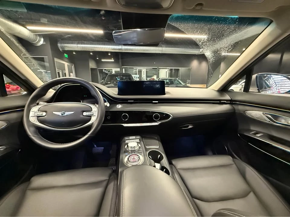 2025 Genesis GV70 - Image 9 of 10