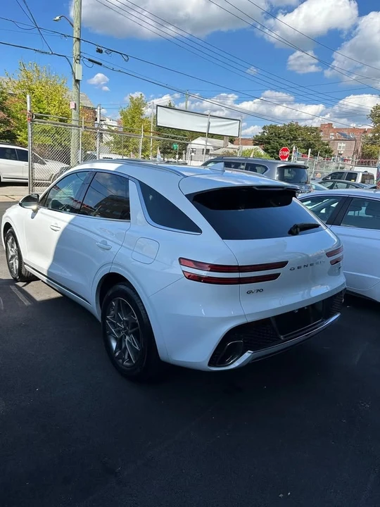 2025 Genesis GV70 - Image 6 of 10