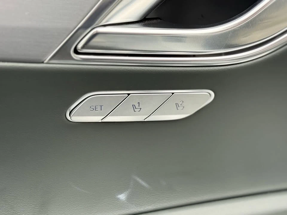 2025 Genesis GV80 - Image 15 of 19