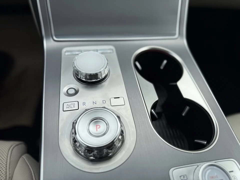 2025 Genesis GV80 - Image 17 of 19
