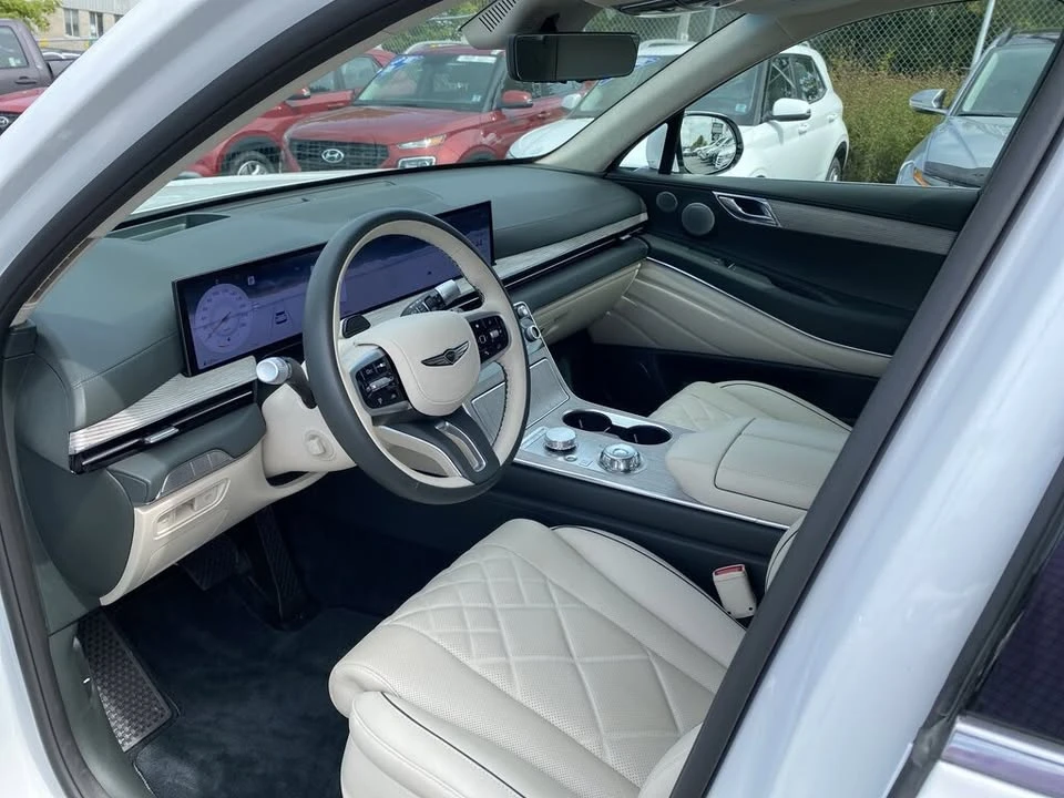 2025 Genesis GV80 - Image 12 of 16