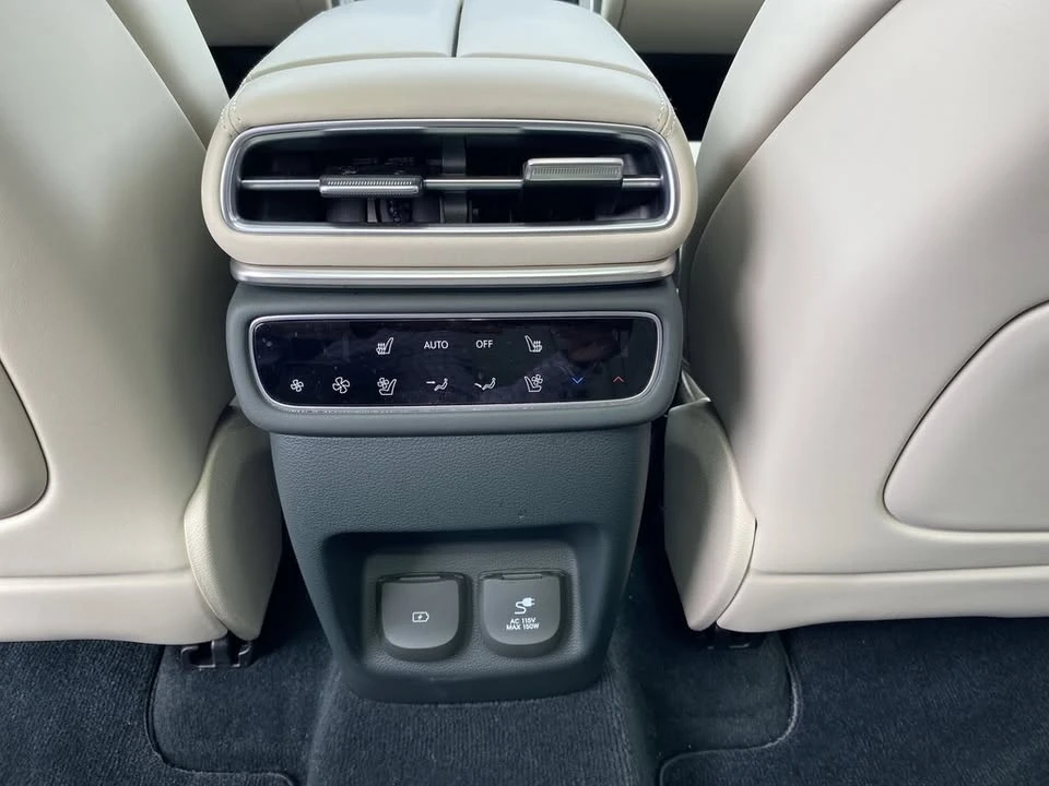 2025 Genesis GV80 - Image 13 of 16