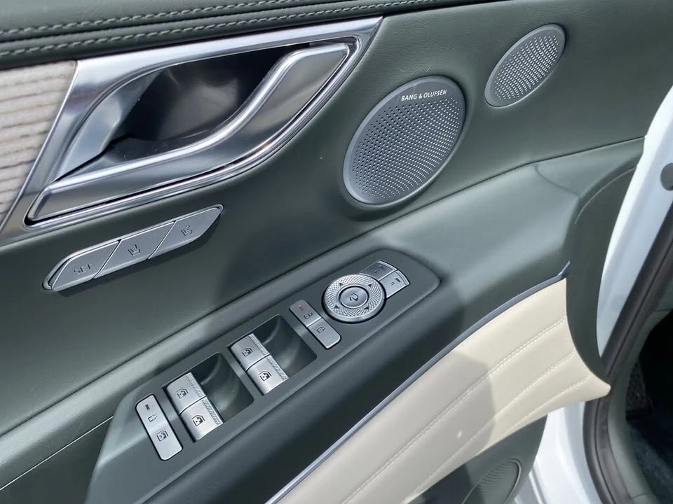 2025 Genesis GV80 - Image 11 of 16