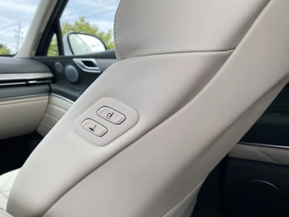 2025 Genesis GV80 - Image 16 of 16