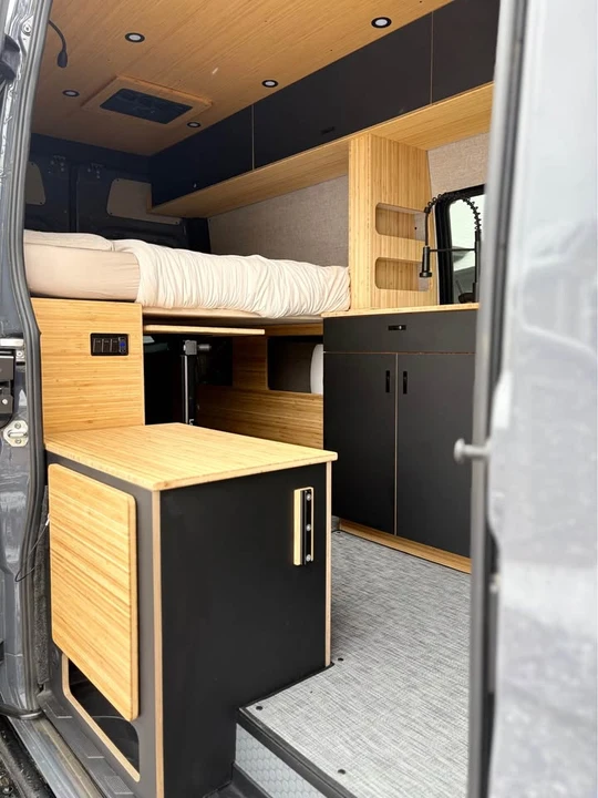 2025 Mercedes-Benz VS30 Sprinter - Image 5 of 9