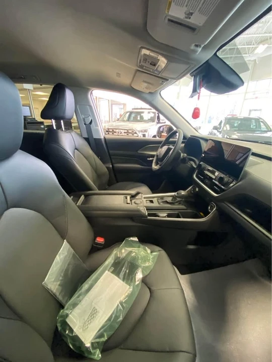 2025 Toyota Highlander - Image 3 of 6