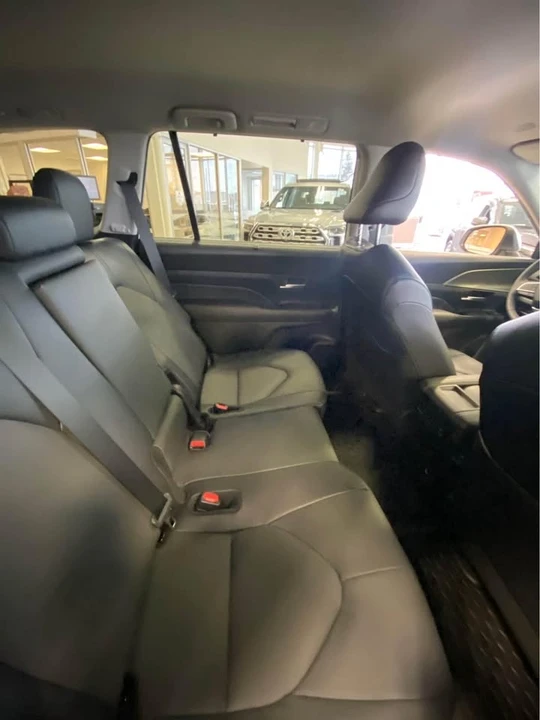 2025 Toyota Highlander - Image 4 of 6