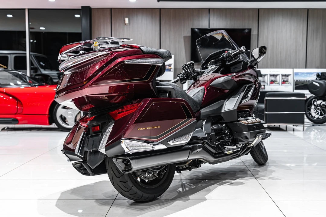 2025 Honda Gold Wing - Image 3 of 31