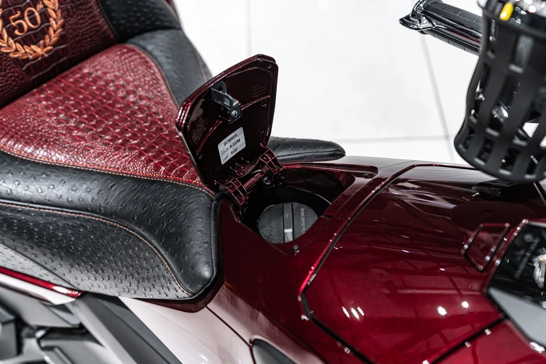 2025 Honda Gold Wing - Image 22 of 31