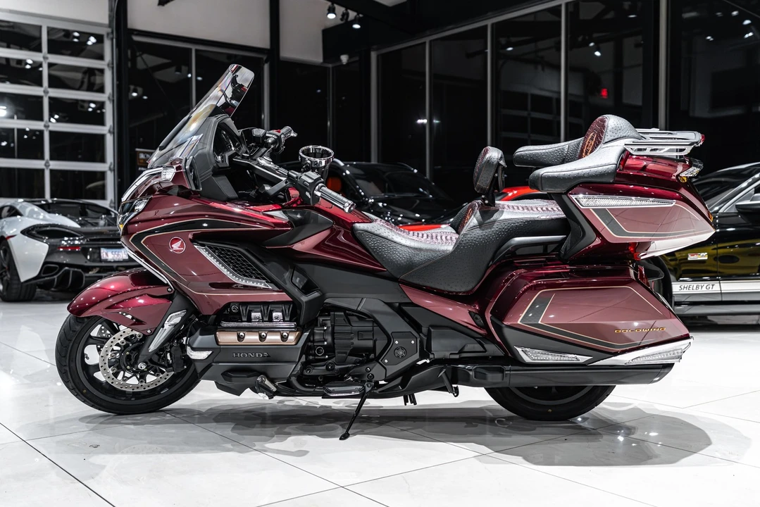 2025 Honda Gold Wing - Image 6 of 31