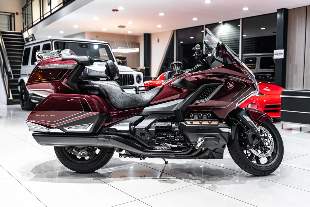 2025 Honda Gold Wing - Image 2 of 31