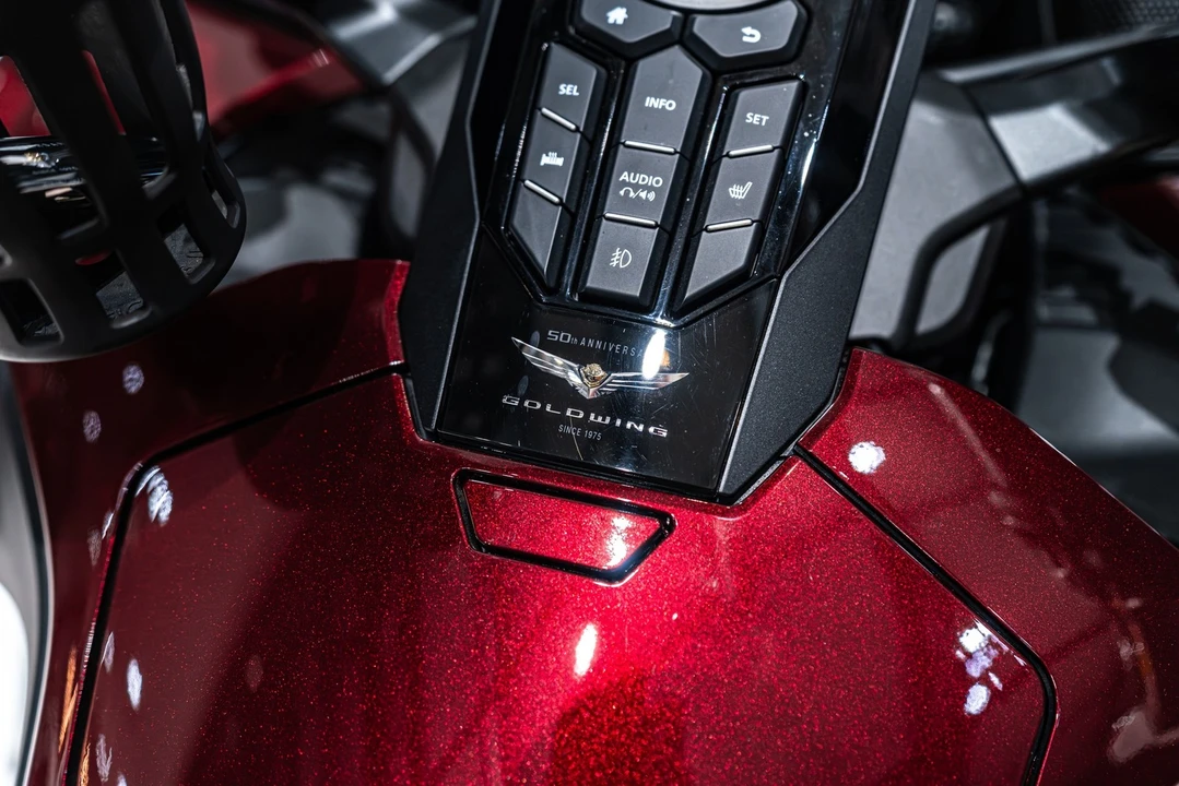 2025 Honda Gold Wing - Image 20 of 31