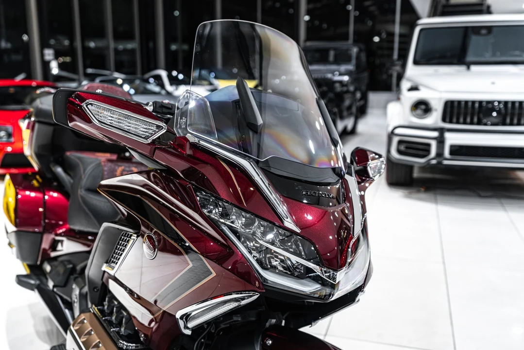 2025 Honda Gold Wing - Image 24 of 31