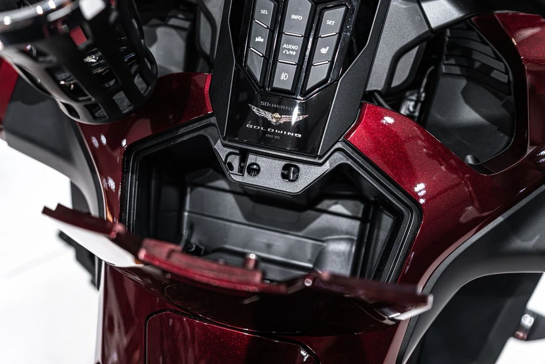 2025 Honda Gold Wing - Image 21 of 31
