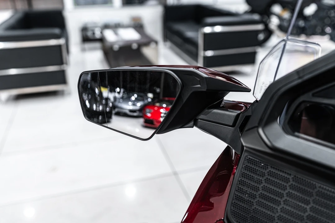 2025 Honda Gold Wing - Image 9 of 31