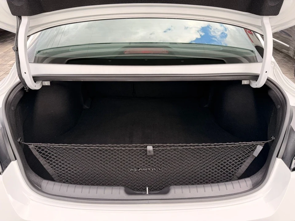 2025 Hyundai Elantra - Image 9 of 21