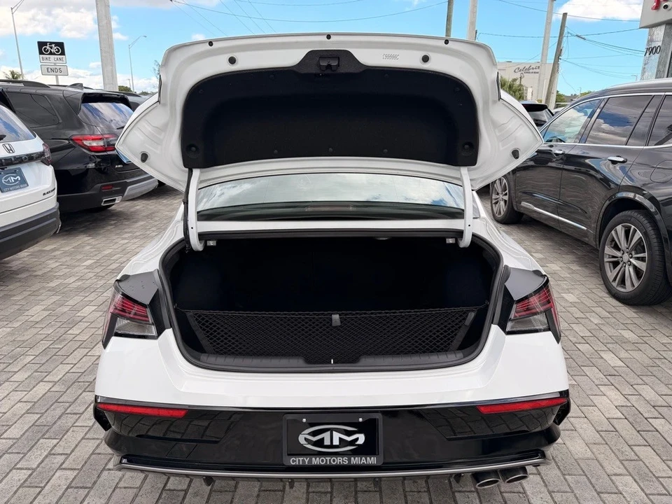 2025 Hyundai Elantra - Image 8 of 21