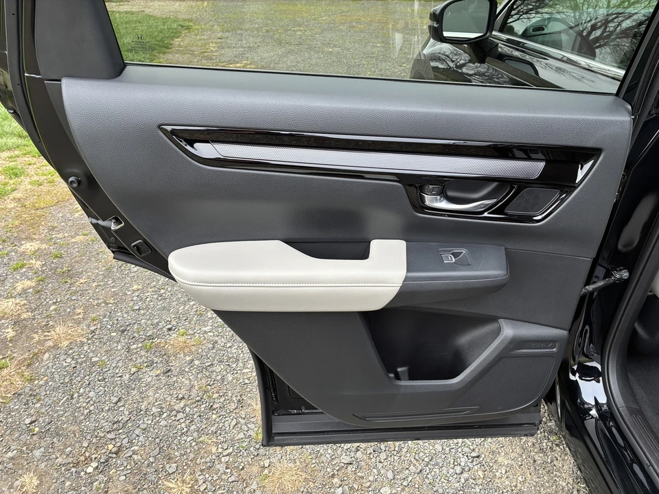 2025 Honda CR-V 6th Gen - Image 15 of 21