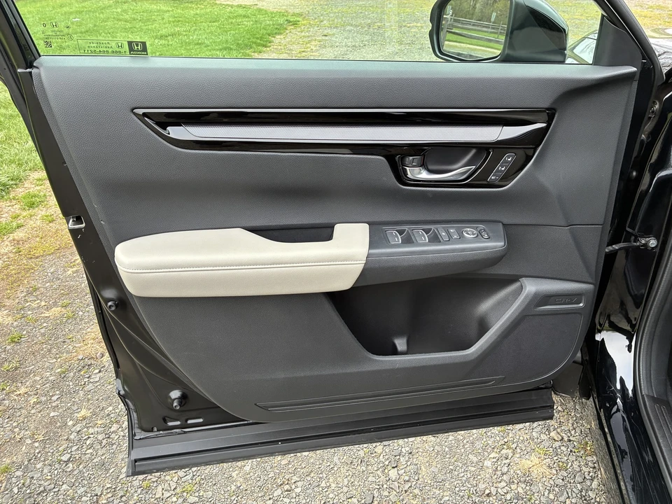 2025 Honda CR-V 6th Gen - Image 12 of 21