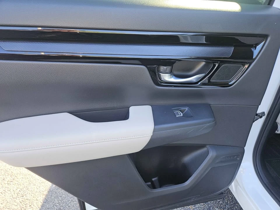 2025 Honda CR-V 6th Gen - Image 14 of 19