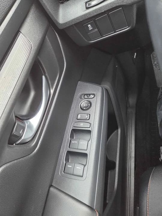 2025 Honda CR-V 6th Gen - Image 15 of 17