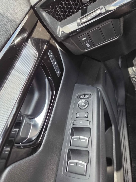 2025 Honda CR-V 6th Gen - Image 14 of 16