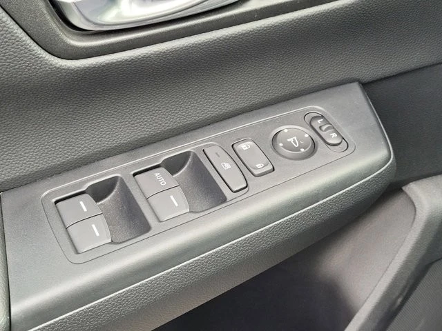 2025 Honda CR-V 6th Gen - Image 16 of 21