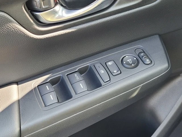 2025 Honda CR-V 6th Gen - Image 16 of 21