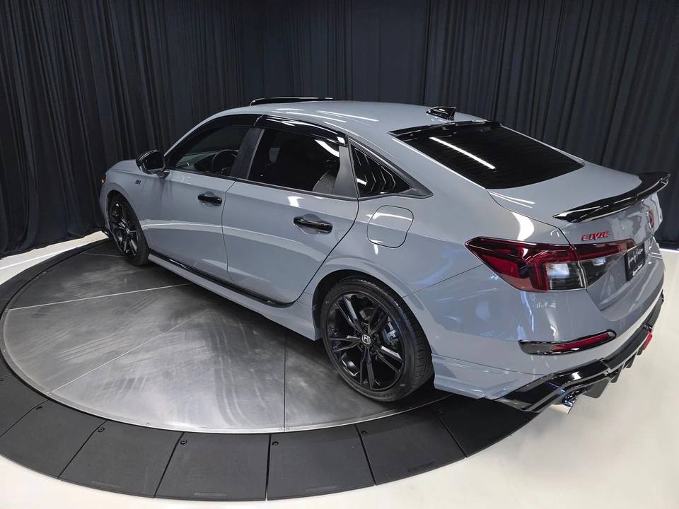 2025 Honda Civic 11th Gen - Image 11 of 31