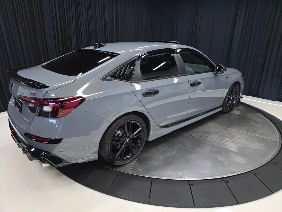 2025 Honda Civic 11th Gen - Image 13 of 31