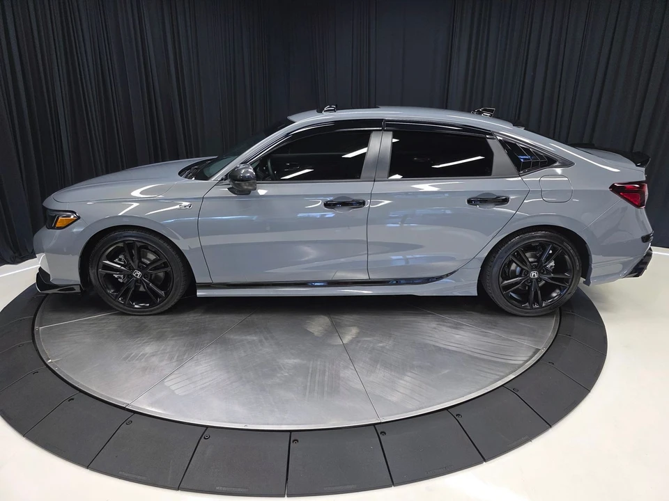 2025 Honda Civic 11th Gen - Image 10 of 31