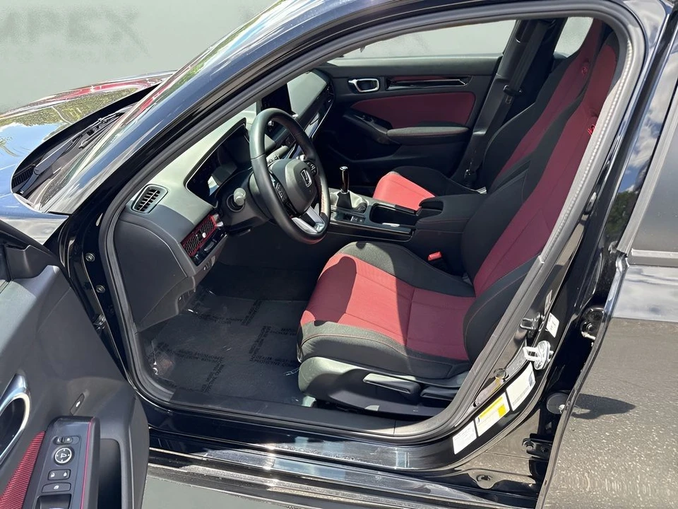 2025 Honda Civic 11th Gen - Image 9 of 31