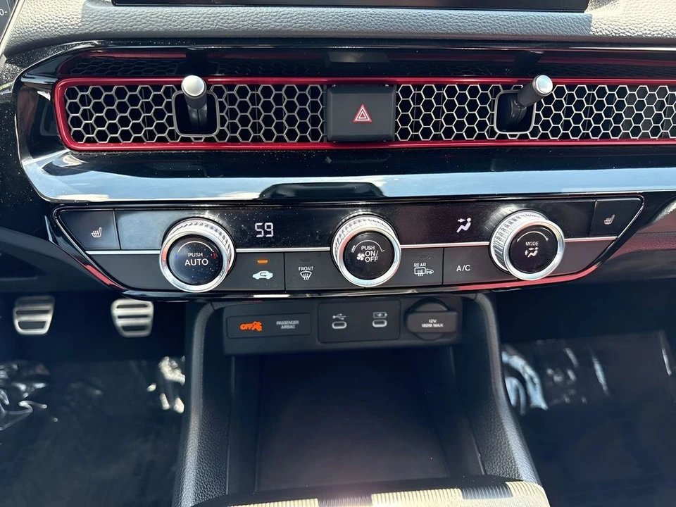 2025 Honda Civic 11th Gen - Image 21 of 31