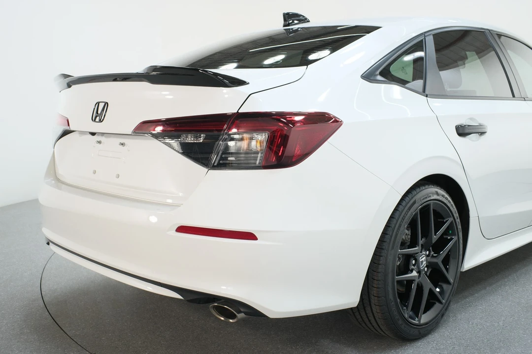 2025 Honda Civic 11th Gen - Image 18 of 21