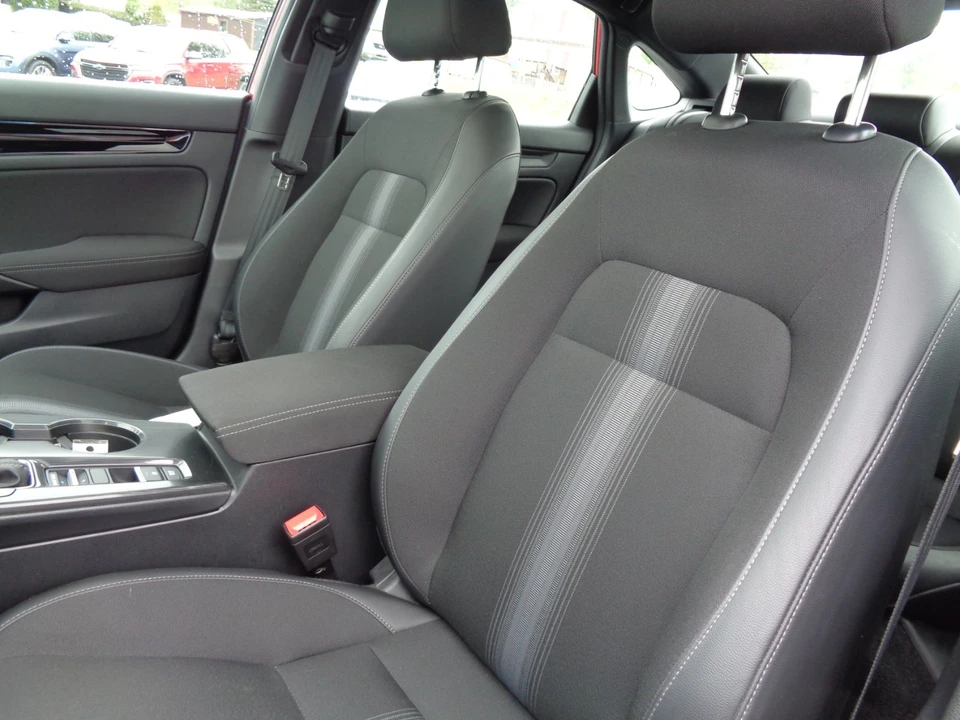 2025 Honda Civic 11th Gen - Image 13 of 31