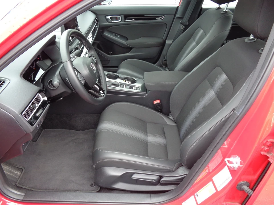 2025 Honda Civic 11th Gen - Image 12 of 31