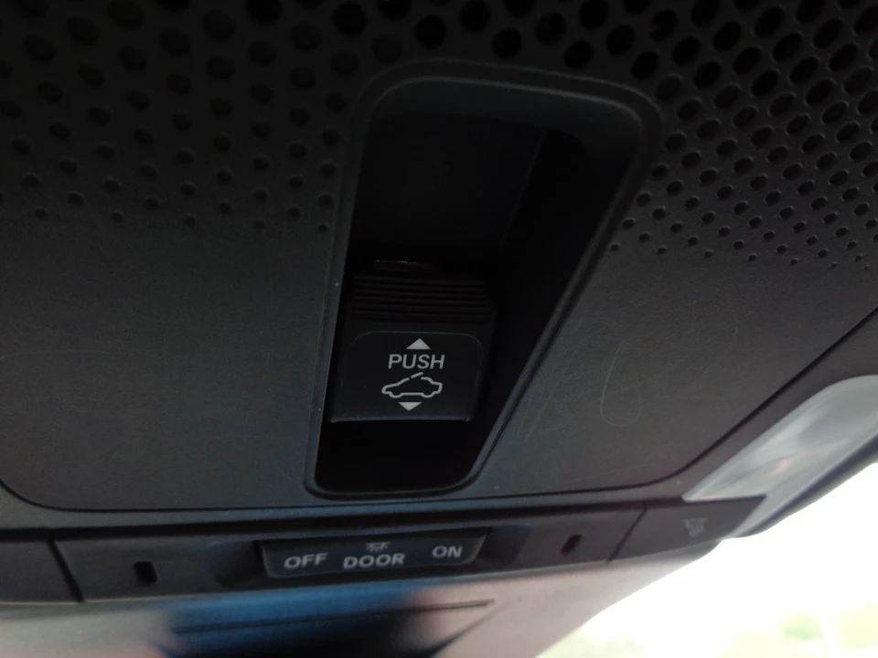 2025 Honda Civic 11th Gen - Image 25 of 31