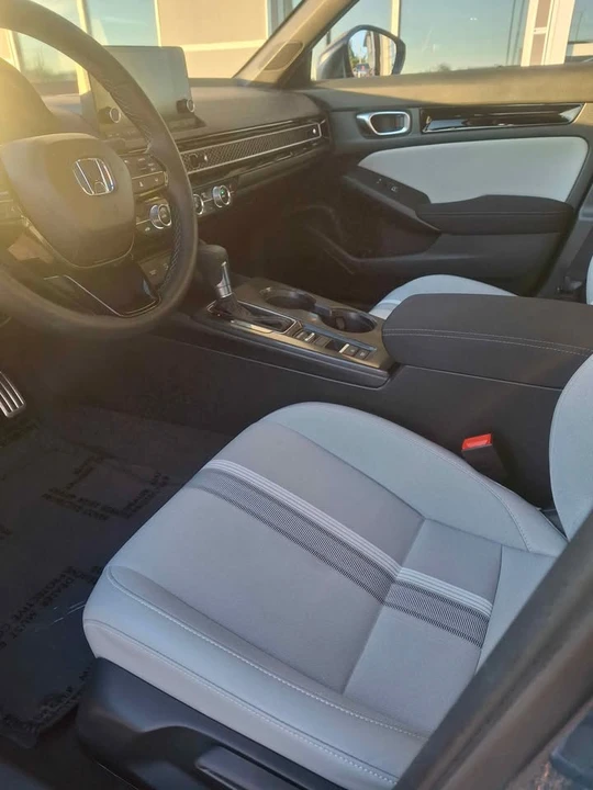 2025 Honda Civic 11th Gen - Image 9 of 19