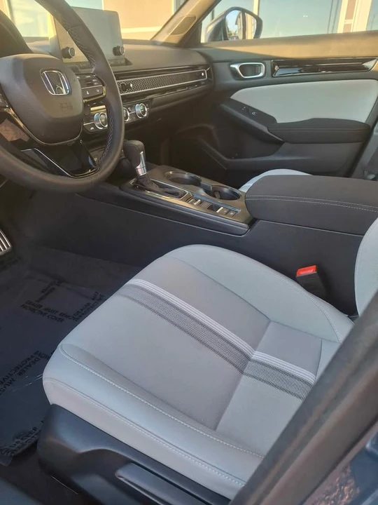 2025 Honda Civic 11th Gen - Image 10 of 19