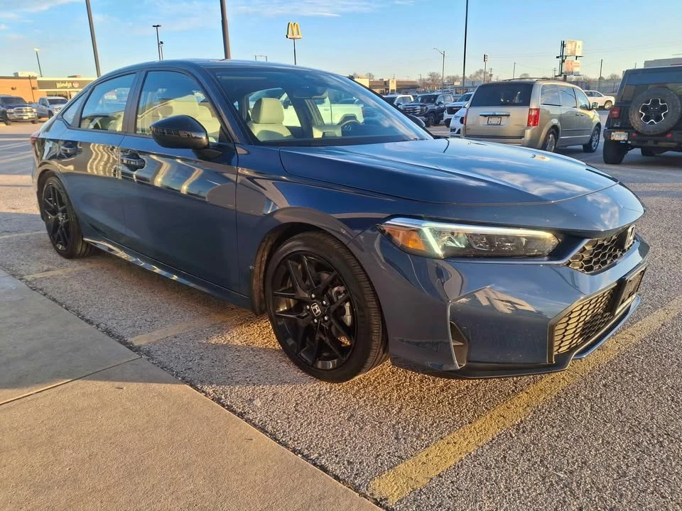 2025 Honda Civic 11th Gen - Image 2 of 19