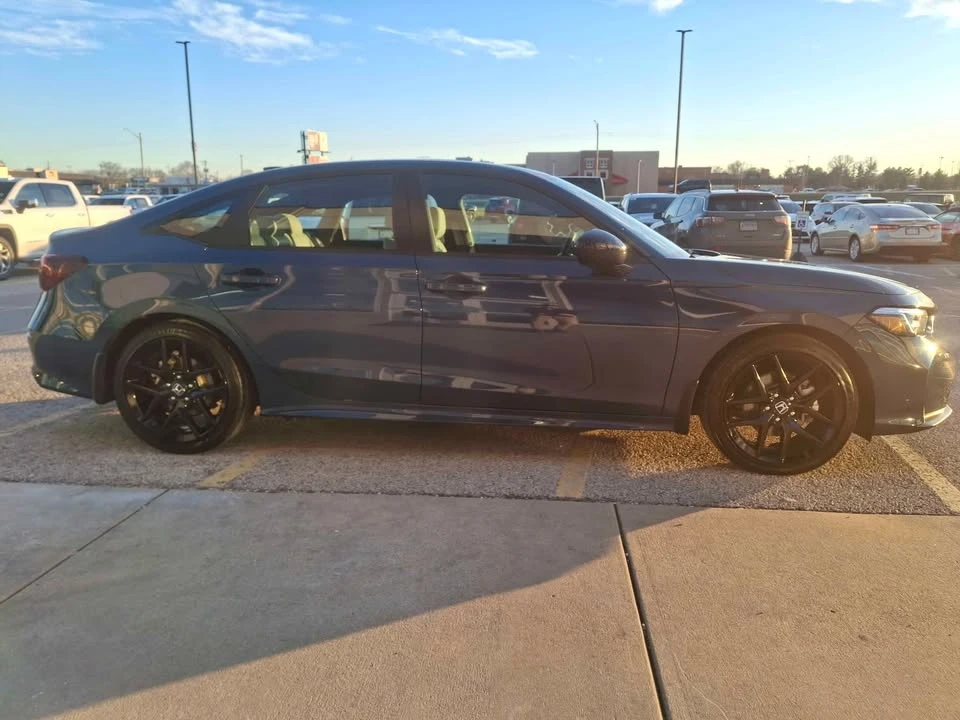 2025 Honda Civic 11th Gen - Image 4 of 19