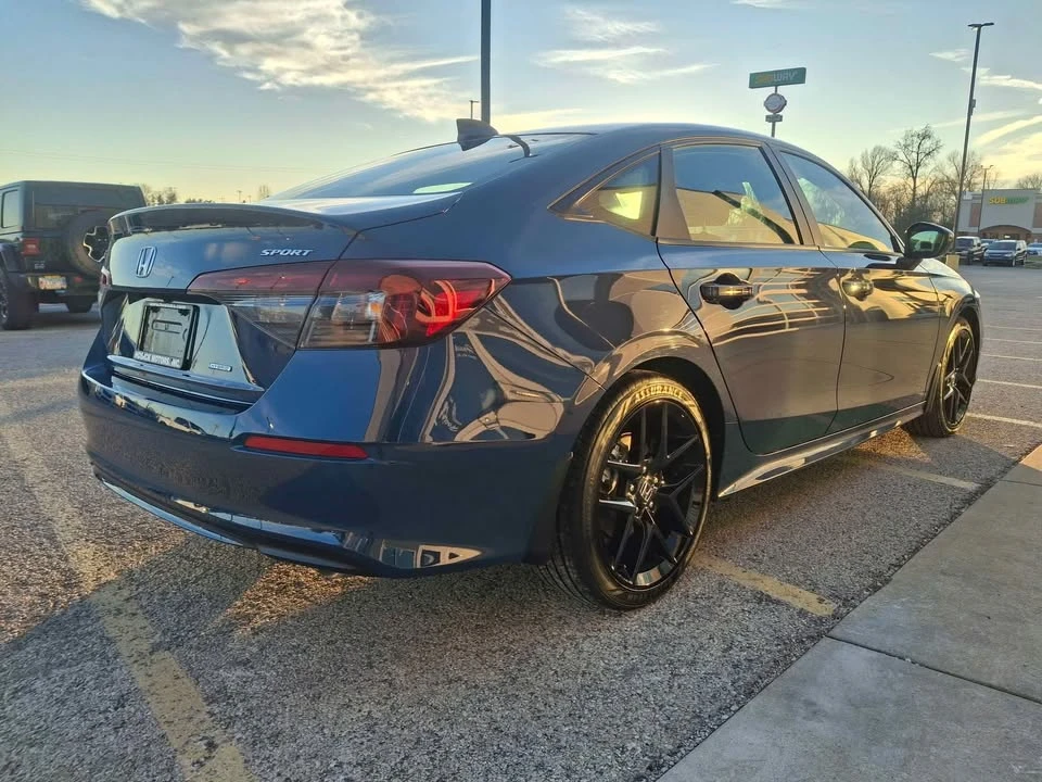 2025 Honda Civic 11th Gen - Image 8 of 19
