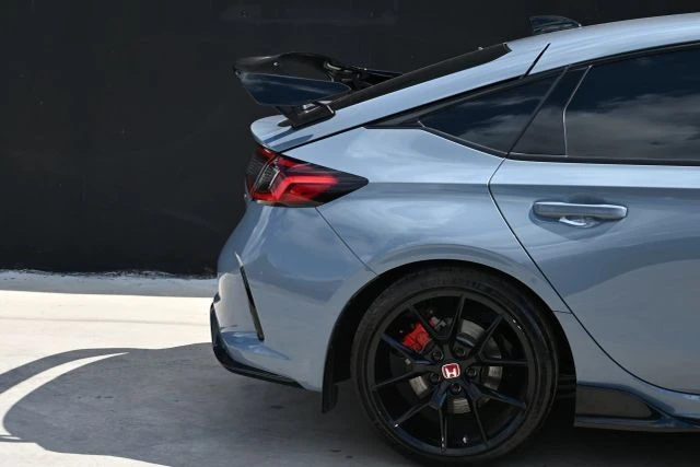 2025 Honda Civic 11th Gen - Image 13 of 21